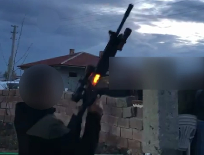 Aksarayda 35 adrese silahlı maganda operasyonu: Evlerden cephanelik çıktı

