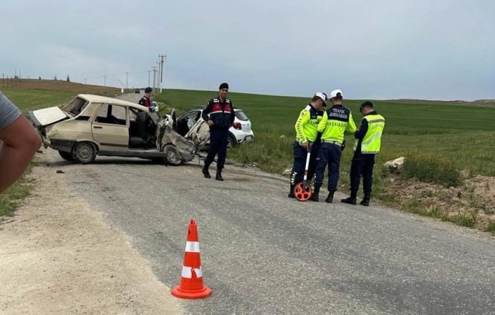 Aksarayda otomobiller çarpıştı: 1 ölü, 3 yaralı
