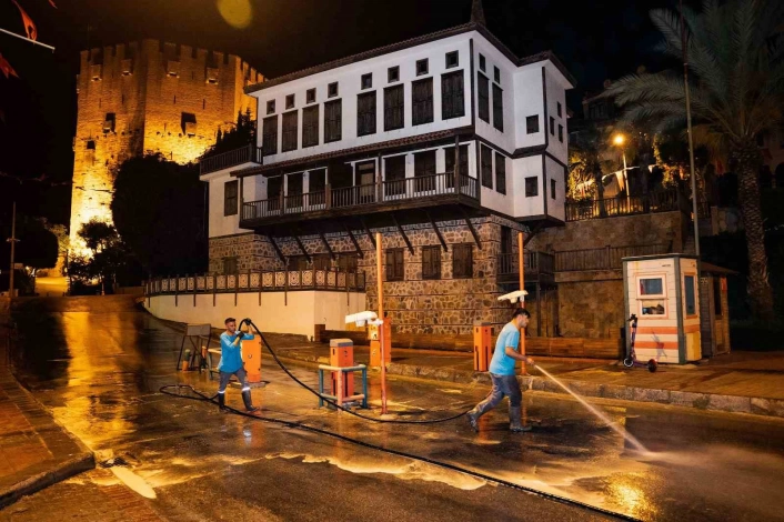 Alanyada bayram öncesi kapsamlı temizlik seferberliği
