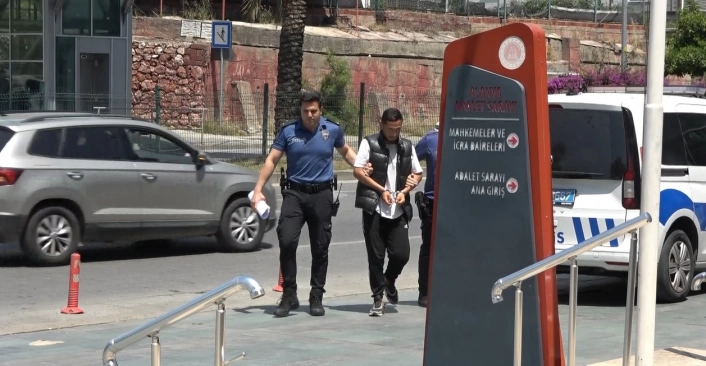 Alanyada makilik alanı ateşe veren şahıs tutuklandı
