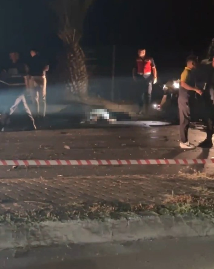 Alanyada servis araca otomobille çarpıştı: 2 ölü, 6 yaralı
