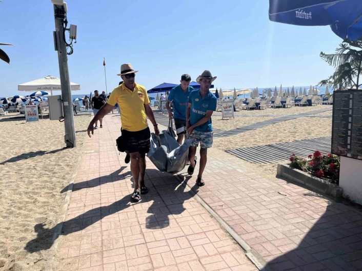 Alanyaya tatile gelen Alman turist sahilde hayatını kaybetti
