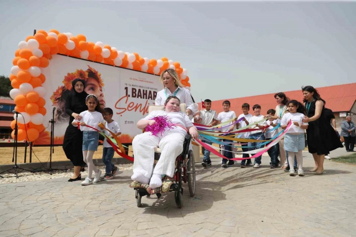 Aliağanın özel çocuklarından rengarenk 