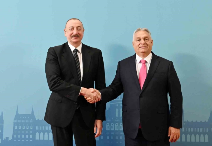 Aliyev, TDT Zirvesine katılmak üzere Varkert Bazarda
