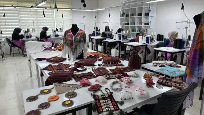 Altın iğne projesi kadınlara umut oluyor
