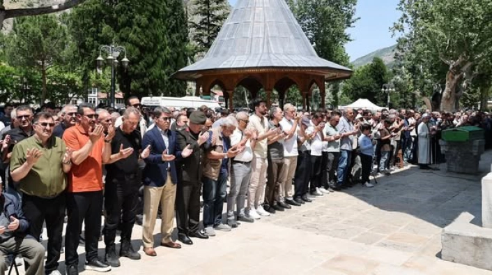 Amasyada eski gazeteci Necati Apaydın hayatını kaybetti
