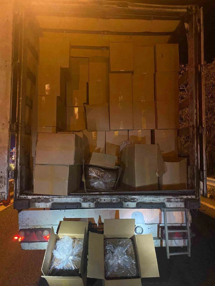 Ankarada 11 ton kaçak tütün ele geçirildi
