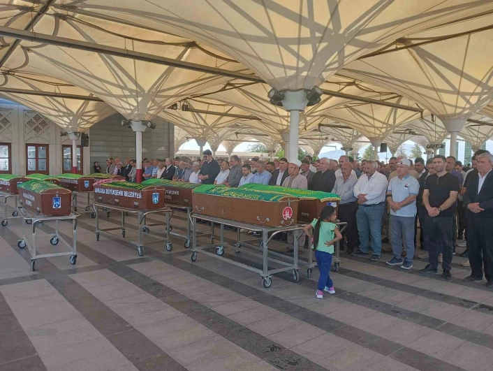 Ankarada başından vurulmuş halde ölü bulunan kız çocuğu son yolculuğuna uğurlandı

