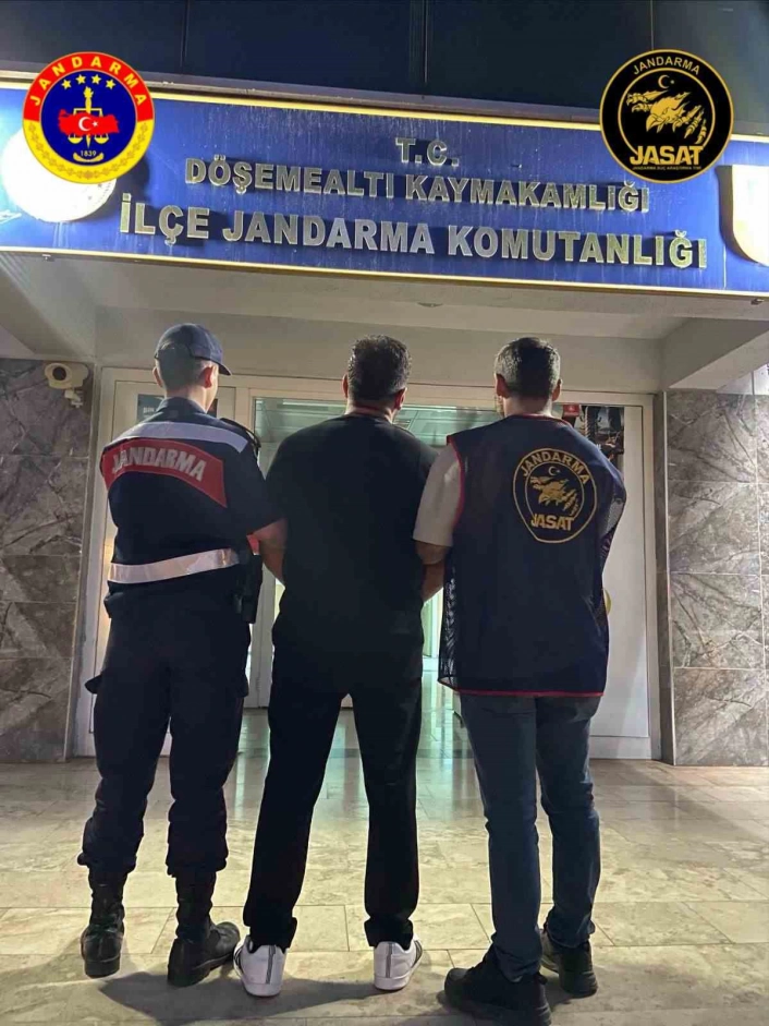 Antalyada 15 yıl kesinleşmiş hapis cezasıyla aranan firari, JASATtan kaçamadı
