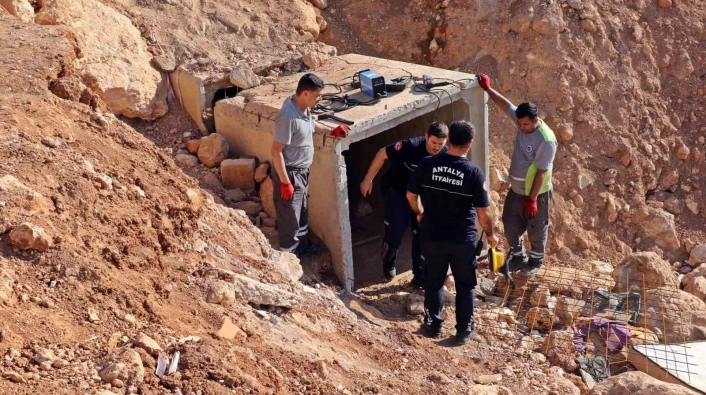 Antalyada drenaj tünelinde 21 afacan alarmı
