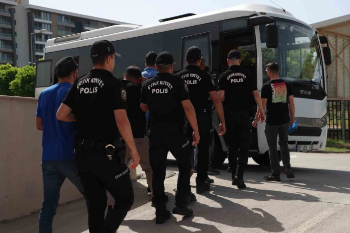 Antalyada son 2 haftada bin 316 aranan şahıs yakalandı
