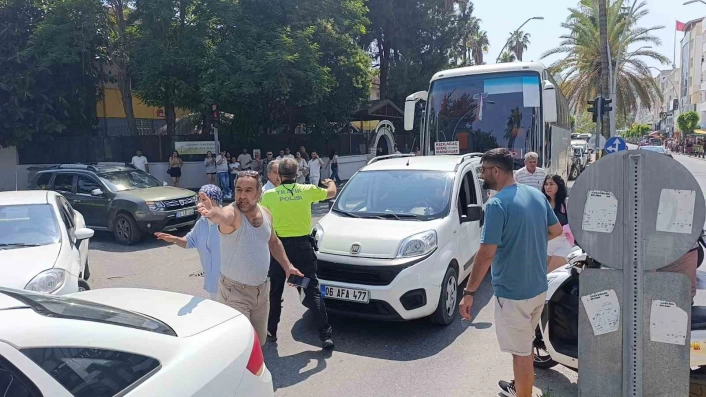 Antalyada zincirleme kaza: 2.4 promil alkollü sürücünün ehliyetine el konuldu
