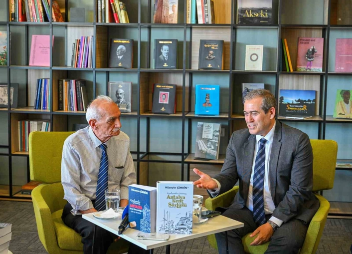 Antalyanın belleğine yolculuk: Kent tarihçisi Çimrinin yeni kitapları tanıtıldı
