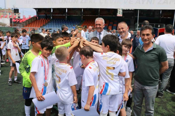 Atakum Belediyesinin düzenlendiği ilkokullar arası futbol turnuvası sona erdi
