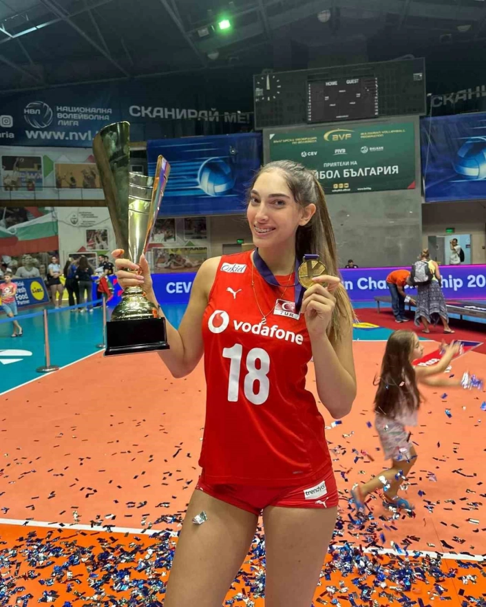 Aydın Büyükşehir Belediyesi Kadın Voleybol Takımına pasör çaprazı takviyesi

