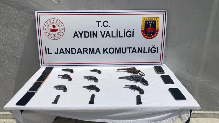 Aydında silah ticareti jandarma ekiplerine takıldı
