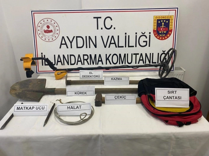 Aydında sit alanındaki kaçak kazıya jandarmadan suçüstü: 3 gözaltı
