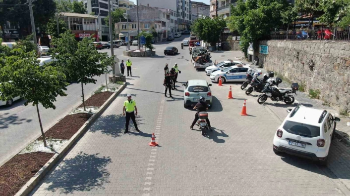 Ayvacıkta trafik ve asayiş uygulaması
