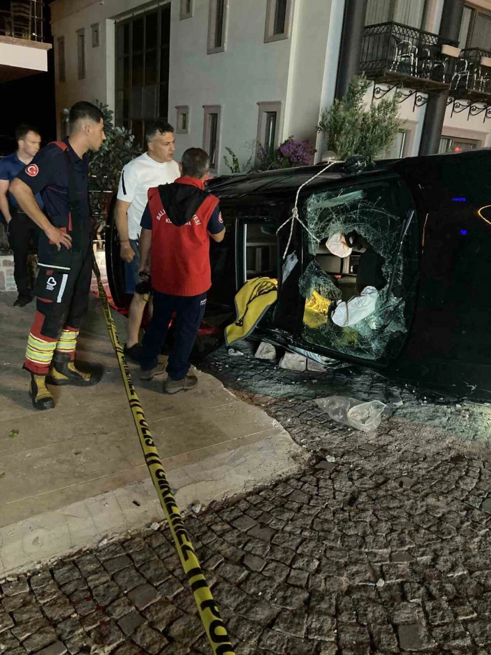 Ayvalıkta gece yarısı feci kaza: 1 ölü, 1 yaralı