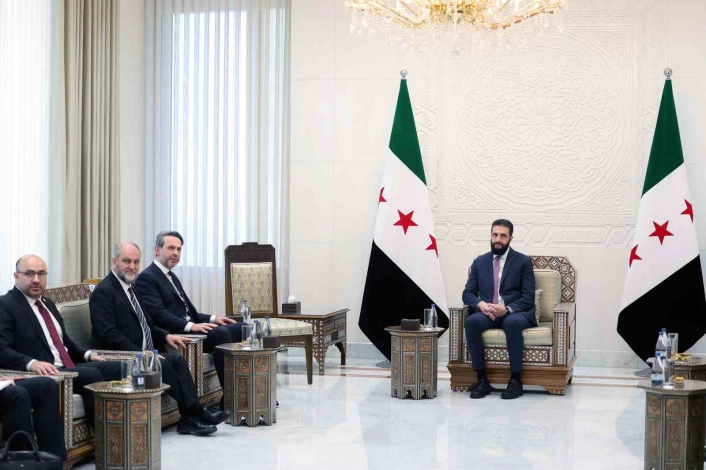 Bakan Bayraktar, Şamda Şara ile görüştü
