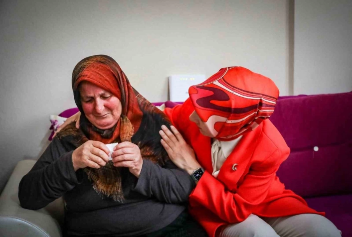 Bakan Göktaştan şehit ailesine ziyaret
