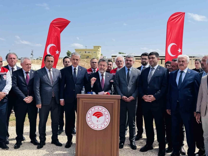 Bakan Yumaklı, Mardinde tuz çalısı tesisini ziyaret etti

