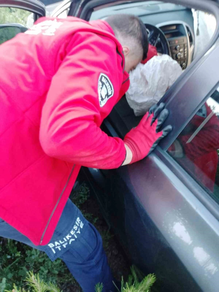 Balyada otomobil şarampole uçtu; 1 yaralı
