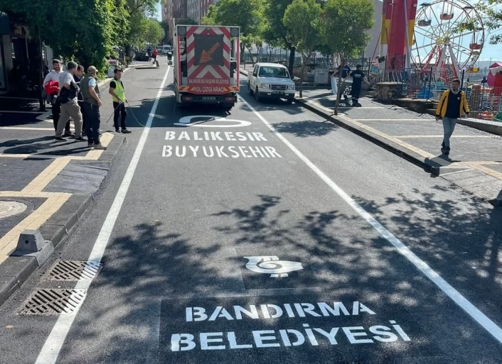 Bandırmada Mehmetçik Caddesi yenilendi
