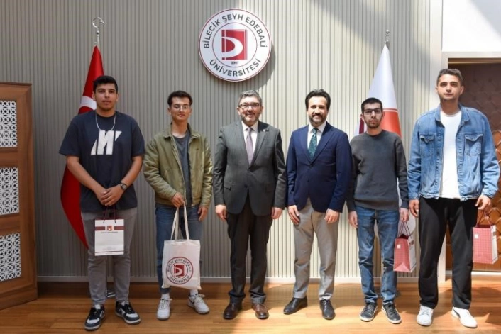 Başarılı genç sporcu Bilgine Rektörü Kaplancılıdan tebrik
