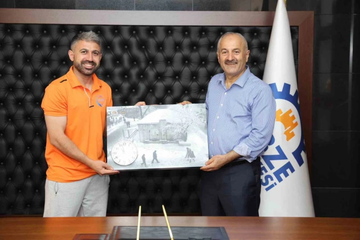 Başarılı karatecilerden Başkan Büyükgöze ziyaret
