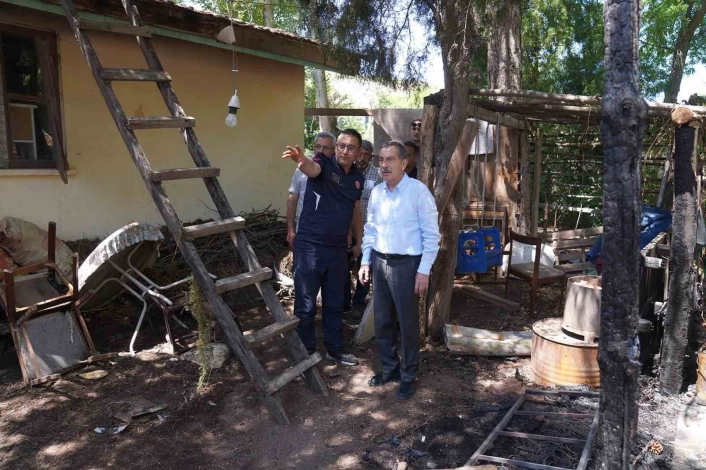 Başkan Ataç yanan evlerde incelemelerde bulundu
