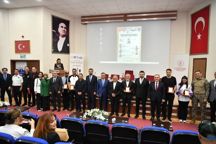 Başkan Büyükkılıç, Asırlık Tariflerle Türk Mutfağı programına katıldı
