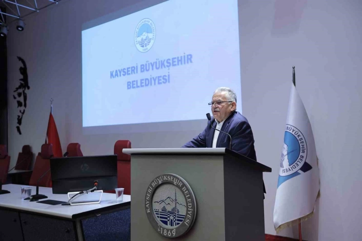 Başkan Büyükkılıç, Kartal Kavşağı Projesini kamuoyuna tanıtıyor
