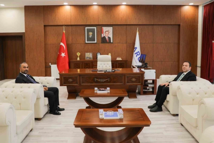 Başsavcı Şahinden Rektör Akkayaya hayırlı olsun ziyareti
