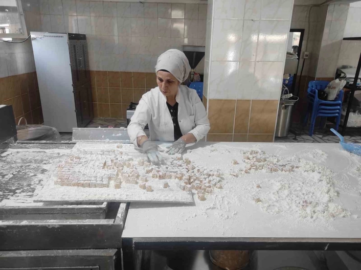 Batmanda girişimci kadınlar, organik çilek lokumu üretiyor

