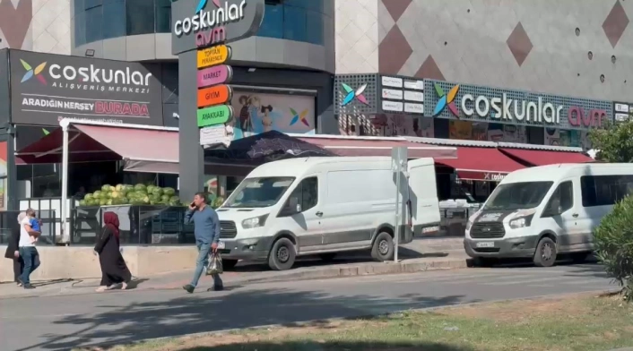 Batmanda market aracının kaldırım işgali tepki çekti
