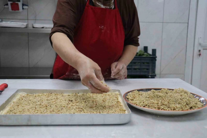 Battalgazide kadınlar bayram sofralarına lezzet katıyor
