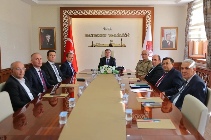 Bayburtta sahipsiz hayvanların korunmasına yönelik çalışmalar toplantıda değerlendirildi
