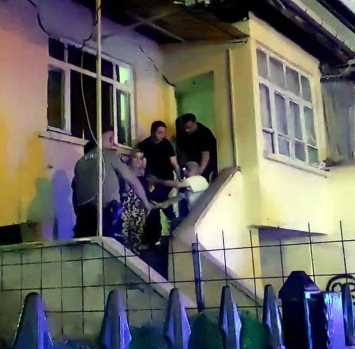 Bayrama bıçaklı tartışmayla girdiler: 2 gözaltı
