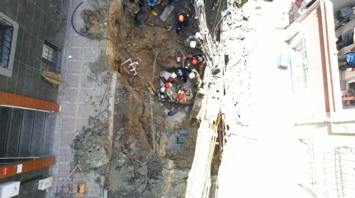 Bayrampaşada kanalizasyon çalışmasında göçük: 1 işçi kurtarıldı
