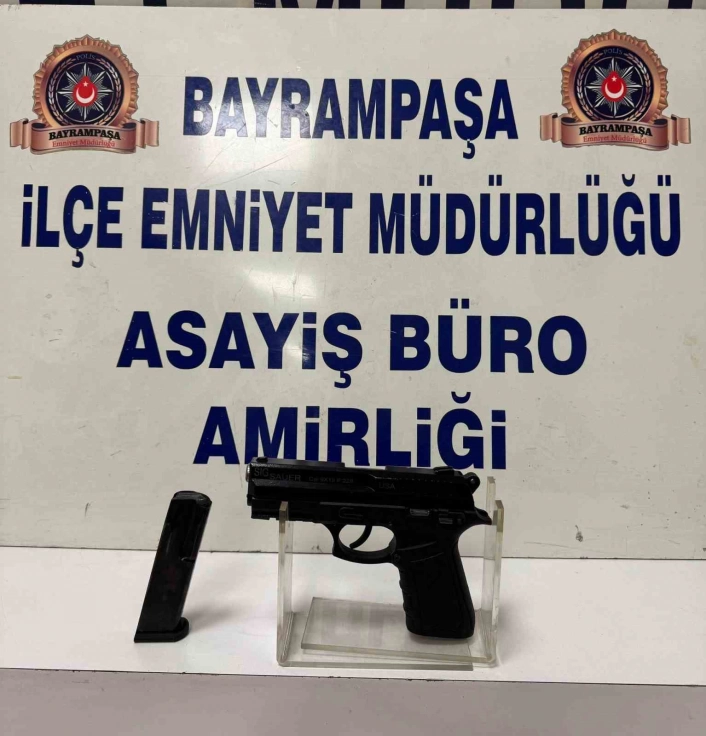 Bayrampaşada sosyal medyadan tanıştığı kadınları gasp eden zanlı kamerada
