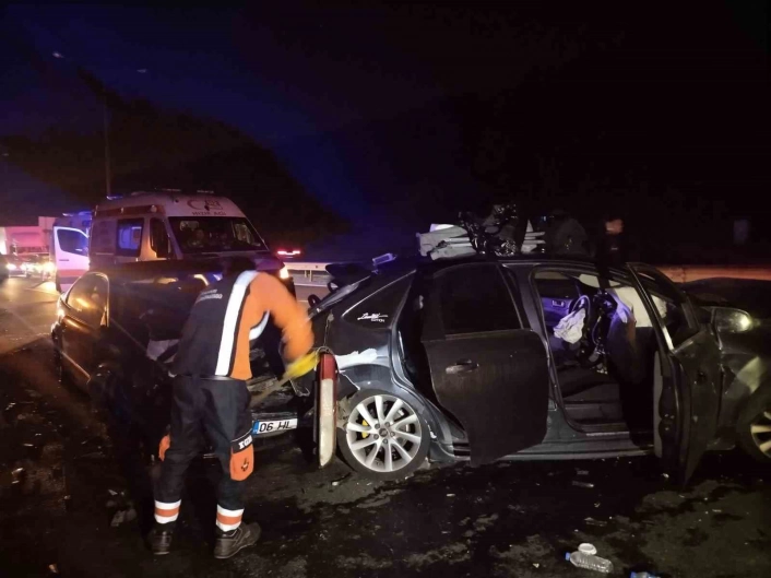 Beykozda 5 araçlı zincirleme trafik kazası: 7 yaralı
