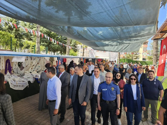 Beyşehirde kursiyerler el emeği göz nuru eserlerini sergiledi
