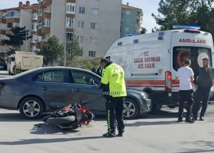 Bilecikte motosiklet ile otomobil çarpıştı, 1 kişi yaralandı
