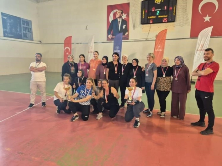 Bilecikte Veliler Arası Voleybol Turnuvası düzenlendi
