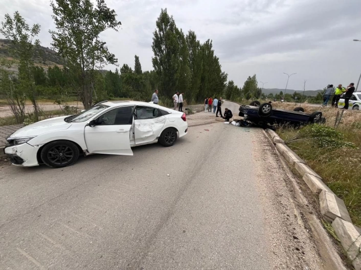 Bilecikte YHT Kavşağında trafik kazası: 3 yaralı
