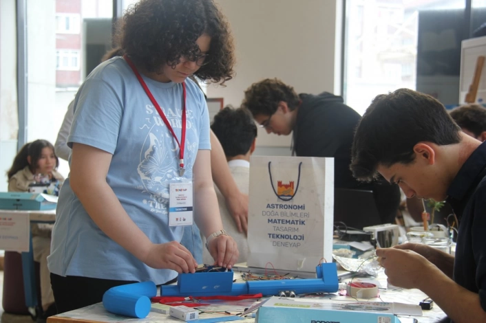 Bilim Zeytinburnu İlk Deneyap Teknoloji Atölyesi mezunlarını verdi
