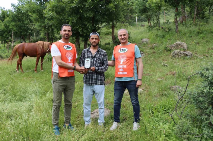 Bingöllü çobandan yürek ısıtan davranış
