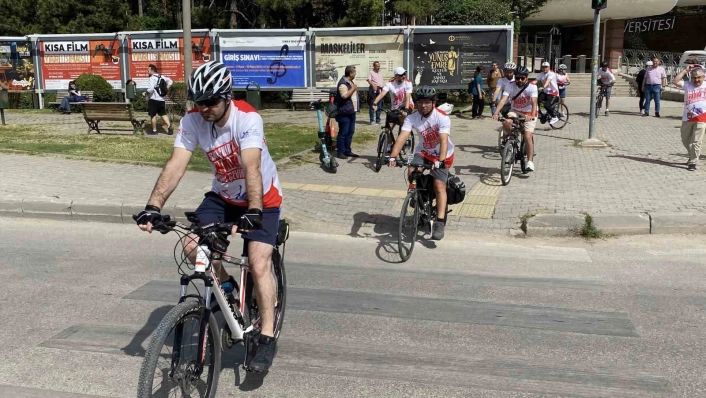 Bisikletleriyle Eskişehirden Ankaraya doğru pedal çevirdiler
