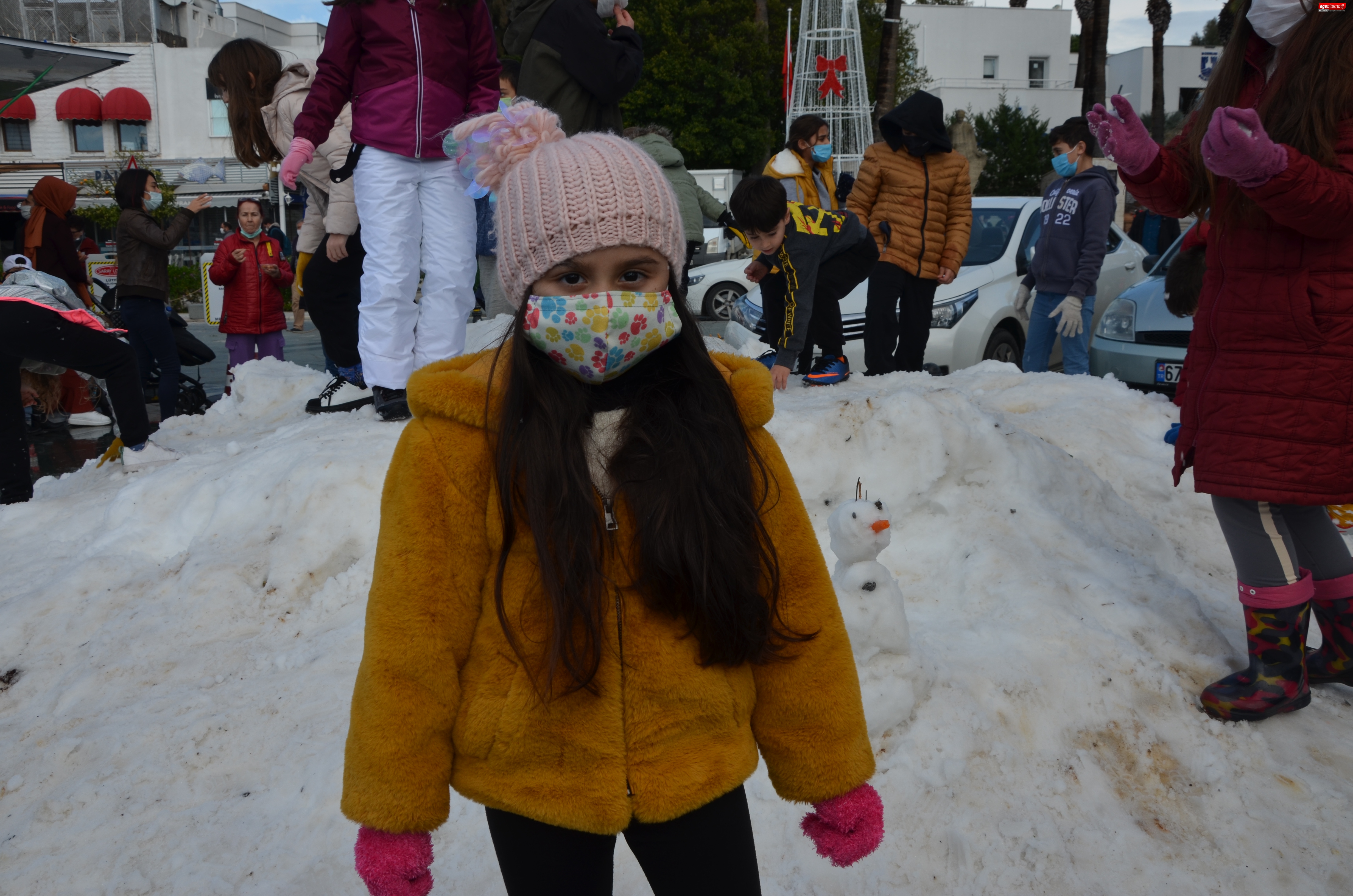 Bodrum’da kar sürprizi! Çocuklar doyasıya eğlendi!